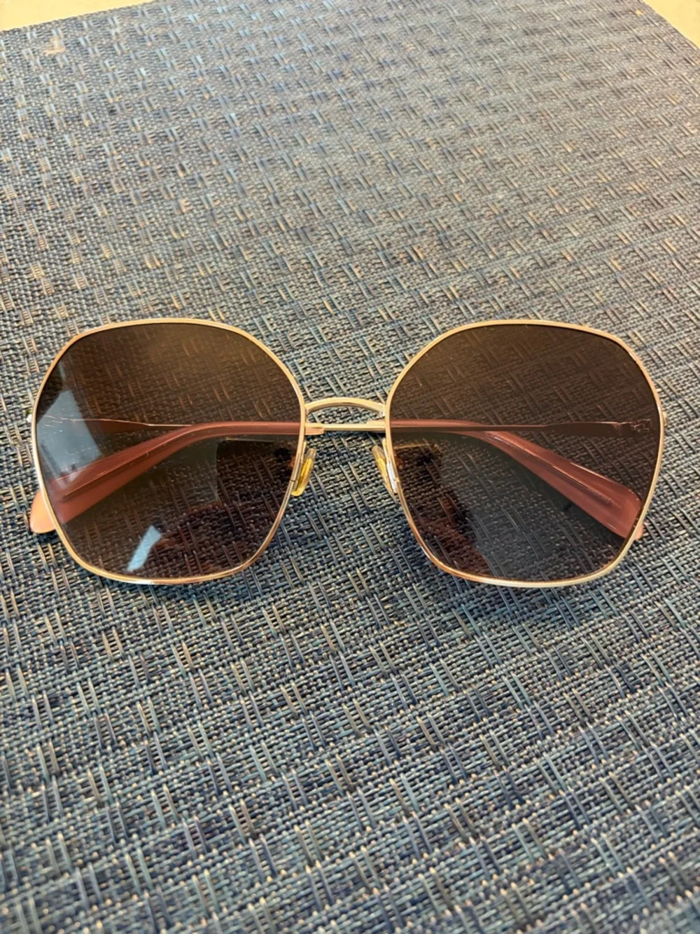 Kate Spade gold rimmed sunglasses with case - Picture 6 of 16